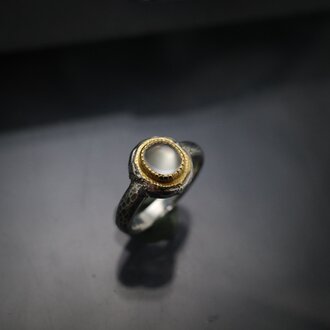 ムーンストーン（OVCB）22KYG-silver925 の指環（ピンキーサイズ）