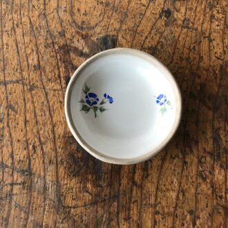 白化粧色絵豆皿　アサガオ