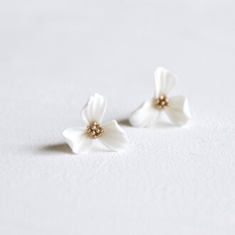Breeze Stud - Gold stamens