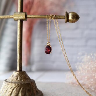 【14kgf】宝石質モザンビーク産ガーネットの一粒ネックレス(オーバルファセットカット)＊1月誕生石