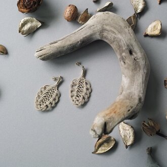 木の葉結び(ベージュ) ピアス/イヤリング