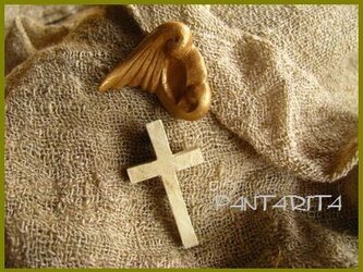 天使の羽根+クロスのブローチ 木彫りの画像