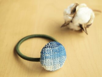 手紡ぎ手織りのヘアゴム　　-藍グラデーション-の画像