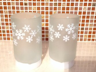 真冬のビールグラスの画像