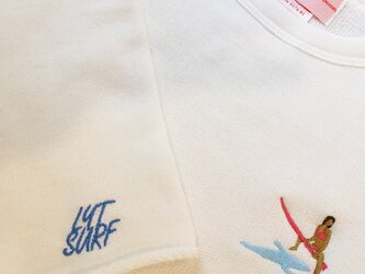 SURF 刺繍 カットオフクルーネックスウェットの画像