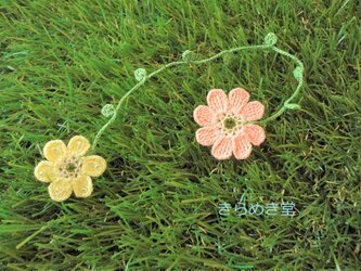 レース糸で編んだ　お花２輪のしおり　（クリーム・ピンク）の画像