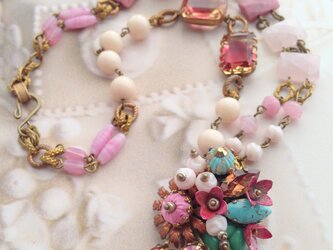 festoon de fleurs roses＊ピンクの花綱のブローチ＆ネックレスの画像