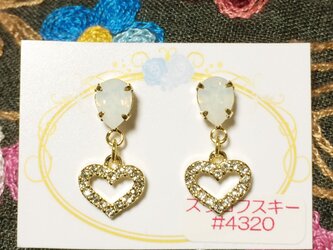 きらきらスワロフスキーとハートのピアス　オパールの画像