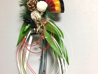 ソフトウィローユーカリのコントラストしめ飾りの画像