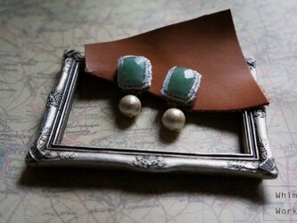 ビーズ刺繍イヤリング　天然石&コットンパール/アベンチュリンの画像