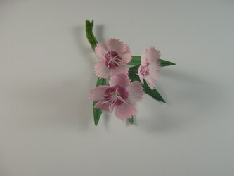 手染めの布花  ピンクのなでしこ(撫子)のコサージュの画像