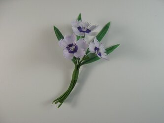 手染めの布花  紫色のなでしこ(撫子)のコサージュの画像