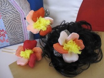 ちりめん細工★布花★ツバキ★ヘアーアクセサリー・ブローチの画像