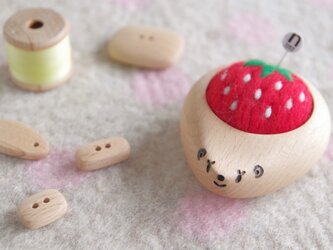 ハリネズミの羊毛ピンクッション 【針山】いちご　strawberryの画像