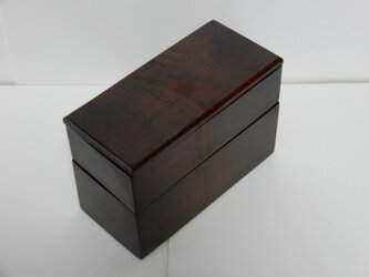 さくらの横長の弁当箱の画像