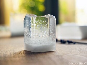 純白透明ガラスのインテリアオブジェ -「 白のかおり 」● 高さ約4.5cmの画像