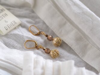 タティングレースで包んだコットンパールのピアス【linen】の画像