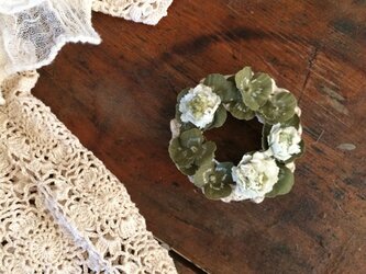 布花コサージュ　白詰草とクローバーのミニリースの画像