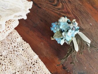 布花コサージュ　わすれな草の小さな花束の画像