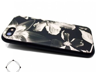 iPhone7/8/iPhoneSE2/iPhoneSE3  軽量レザーケースカバー（花柄×ブラック）ブラックフラワーの画像