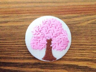 刺繍ボタンブローチ　「桜」の画像
