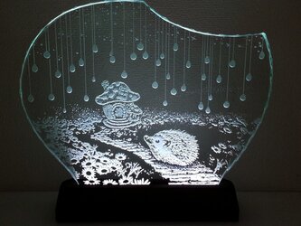 ハリネズミ・きのこのお家　ガラスエッチングパネル Lサイズ・LEDスタンドセットの画像