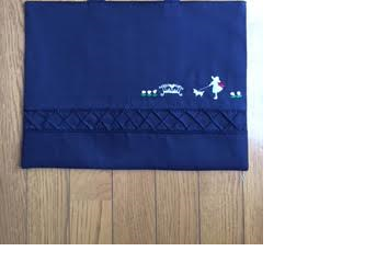 上品な手刺繍がお勧め★紺色レッスンバッグ＊通園通学の画像