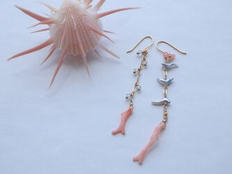【再販】桃色枝珊瑚とアコヤケシパール・アクアマリンのピアスの画像