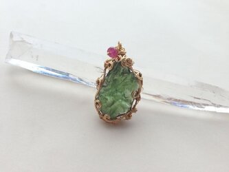 モルダバイトとルビーのTOPの画像