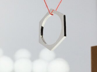 六角形のシンプル華奢リングの画像