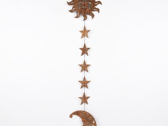 太陽と月と星々のガーランド（木の壁飾り）の画像