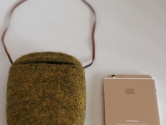 iPhoneポシェット cocoon（限定色・苔色）Lサイズの画像