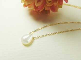 *N98*高品質ホワイトシェルAAA（白蝶貝　ペアシェイプ）☆ネックレスの画像