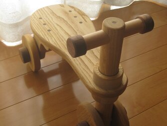 木製乗り物おもちゃ（栗の木)の画像