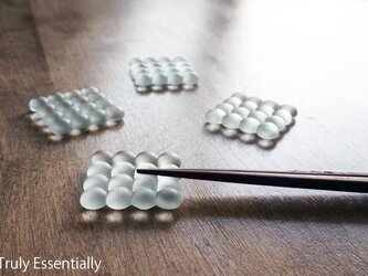 【４個セット】● つや消しガラスの箸置き -「まるいガラス」・16 small ballsの画像