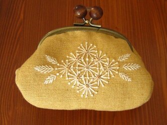 手刺繍・がまぐちポーチ(白小花）の画像