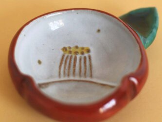 豆皿（赤椿）の画像