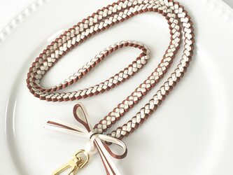 大人気♡リボンレイのネックストラップ（ココア×バニラホワイト）の画像