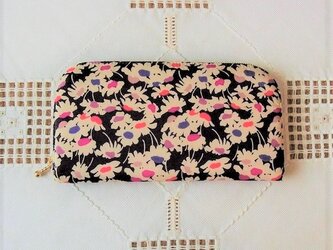長財布（リバティ社タナローン使用）お花柄（濃紫の地色）の画像