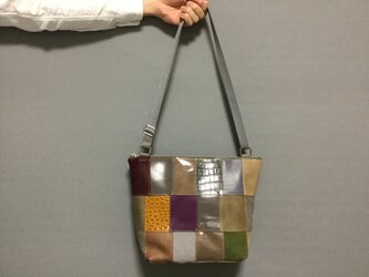 レザーパッチワークショルダーバッグ327の画像