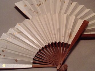 京扇子 オーブ 白  ケース付きの画像