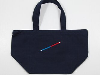 文房具好きへのギフトに。赤青鉛筆の刺繍ランチトートバッグの画像