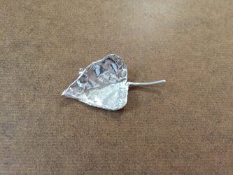 ちょっと小さなsilver leaf pinの画像