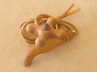 木の蛇口のネックレスの画像