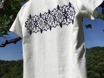 【受注製作】 アイヌ アレンジ柄 バックプリント メンズ Tシャツ バニラホワイト S・M・Lサイズの画像