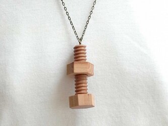 木製ボルトのネックレスの画像