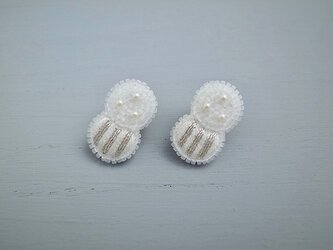丸と線　イヤリング(ホワイト×シルバー)の画像