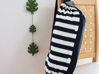 パパでも持てるエルゴ収納カバー(黒白)の画像