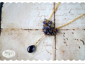 大粒アイオライトのデザインネックレス