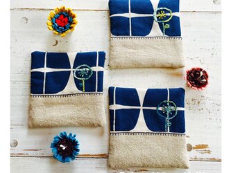 おもてなしカフェコースター/紺リネン3枚ＳＥＴ/北欧柄＆刺繍入りの画像
